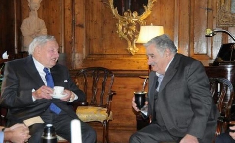 José Mujica, ex presidente de Uruguay, reunido en Nueva York con David Rockefeller. En ese encuentro acordaron la plantación legal de marihuana en el vecino país (Foto: Diario El País - España)