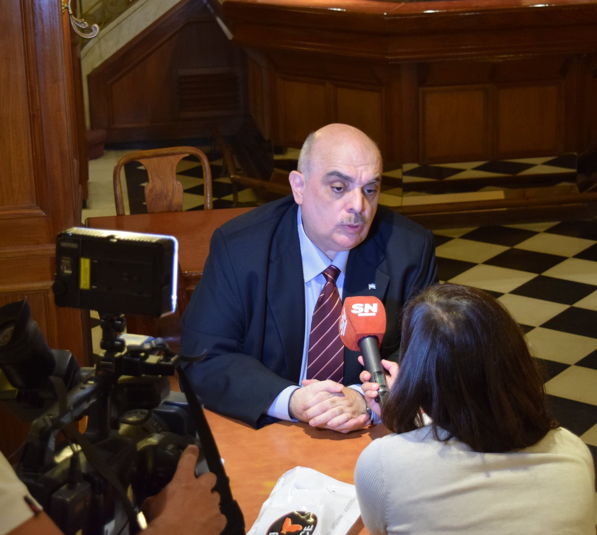 Biondini entrevistado por el noticiero Somos Bahía a poco de arribo a Bahía Blanca