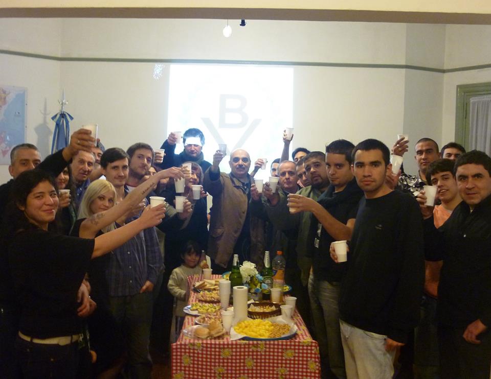 Biondini junto a dirigentes de La Passaponti en brindis por personería de Bandera Vecinal