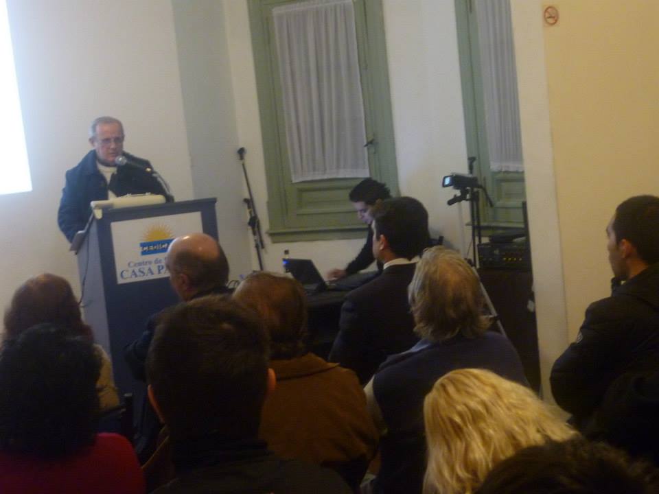 Dr. Leonardo Bariani, en su conferencia en Casa Patria